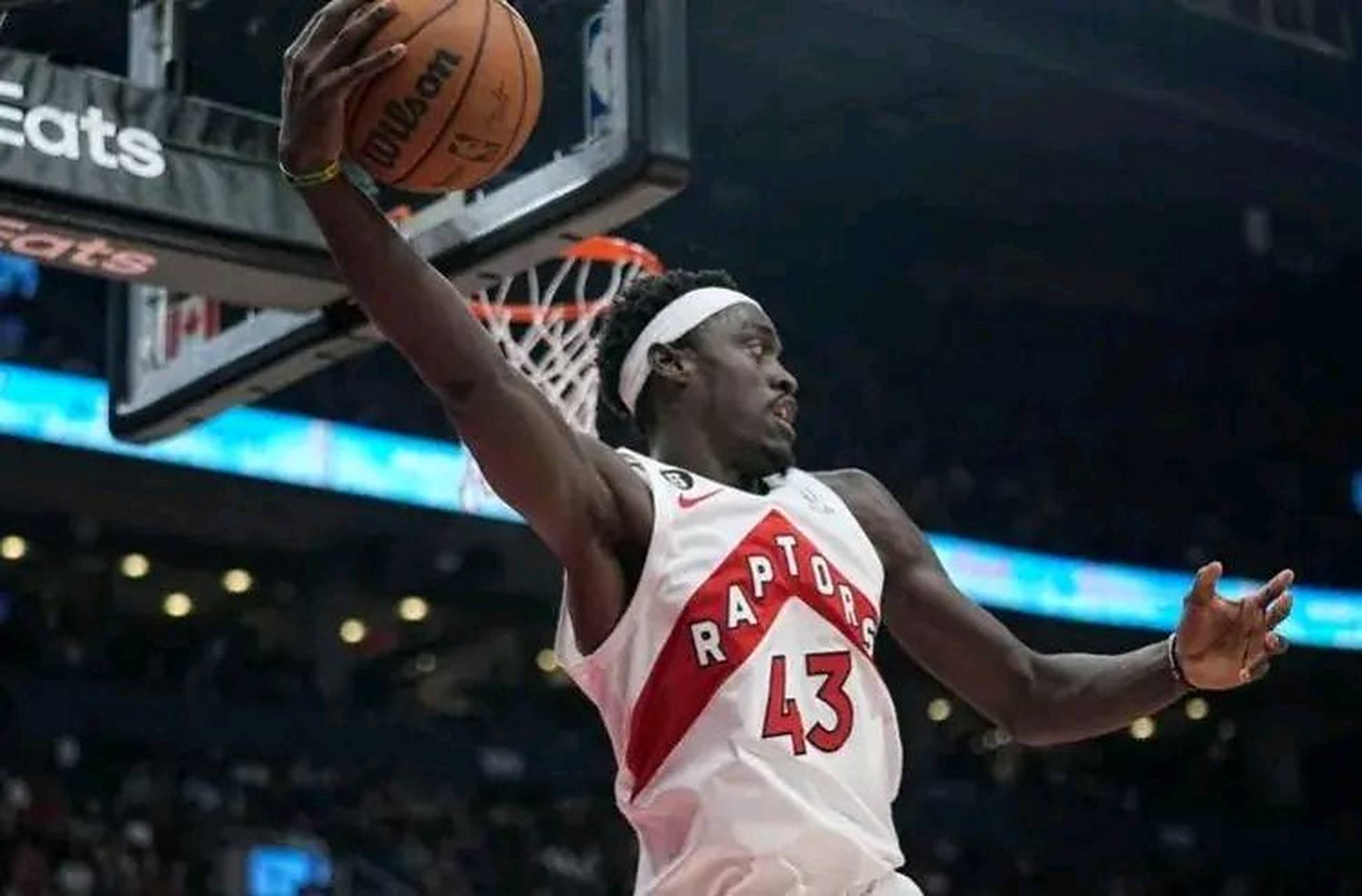 关于西亚卡姆在篮网比赛中关键助攻，关键助攻引发热议！的信息-九游